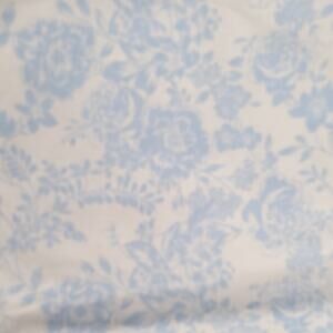 Sur La Table 100% Cotton Hemmed Table Runner Blue/White Floral French Country